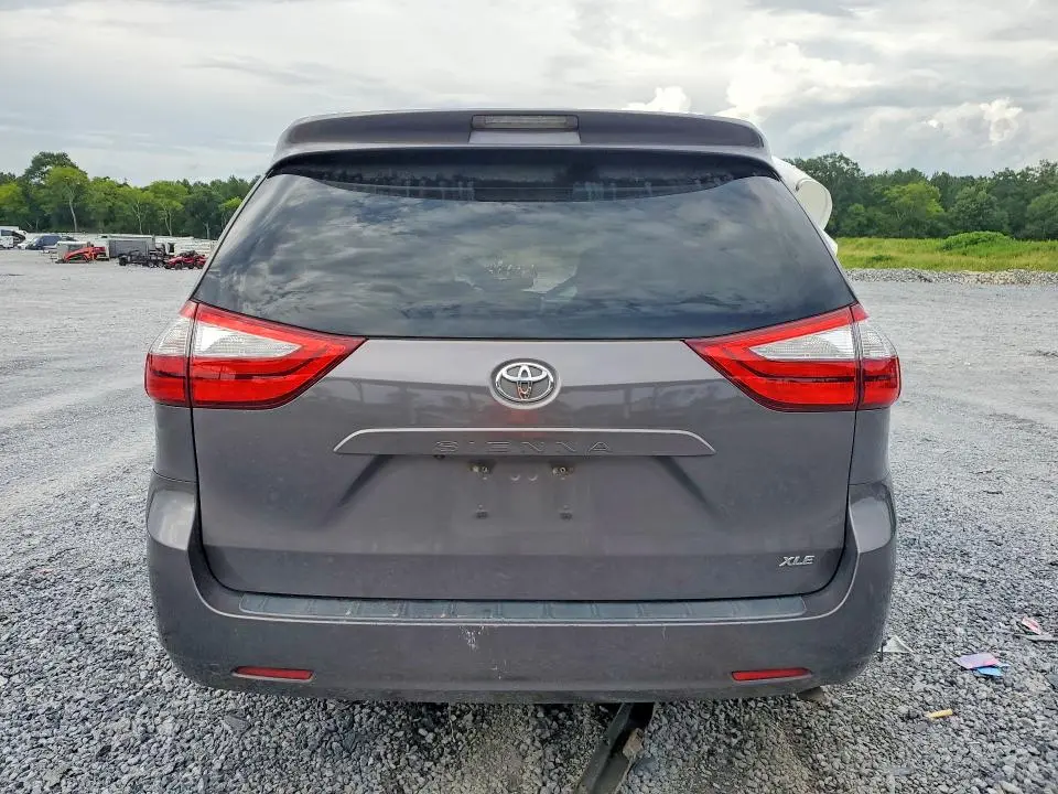 2015 TOYOTA SIENNA XLE 8-PASSENGER  