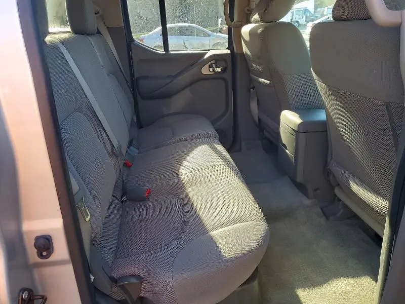 2016 NISSAN FRONTIER SV  