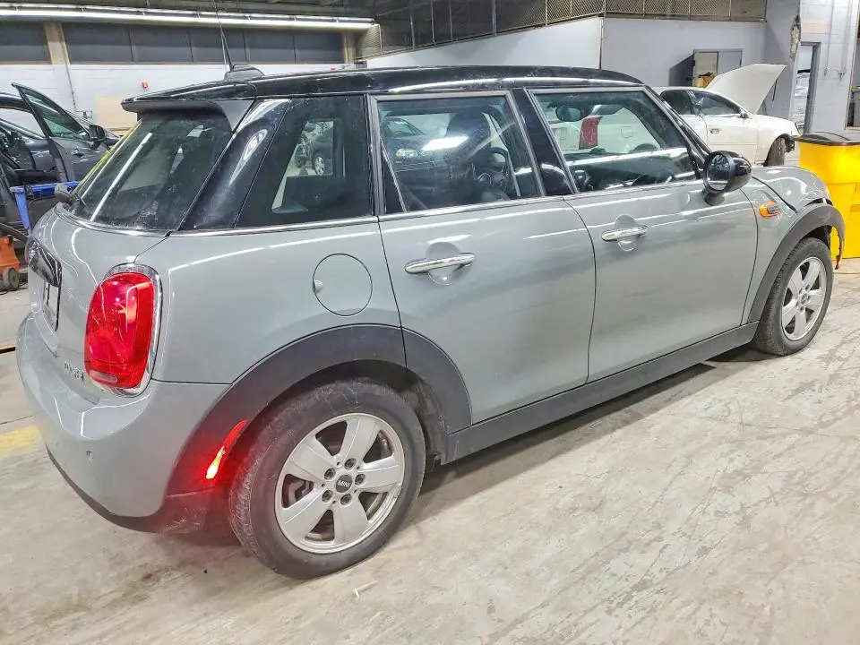2018 MINI COOPER   