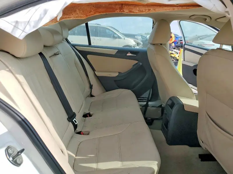 2012 VOLKSWAGEN JETTA SE  