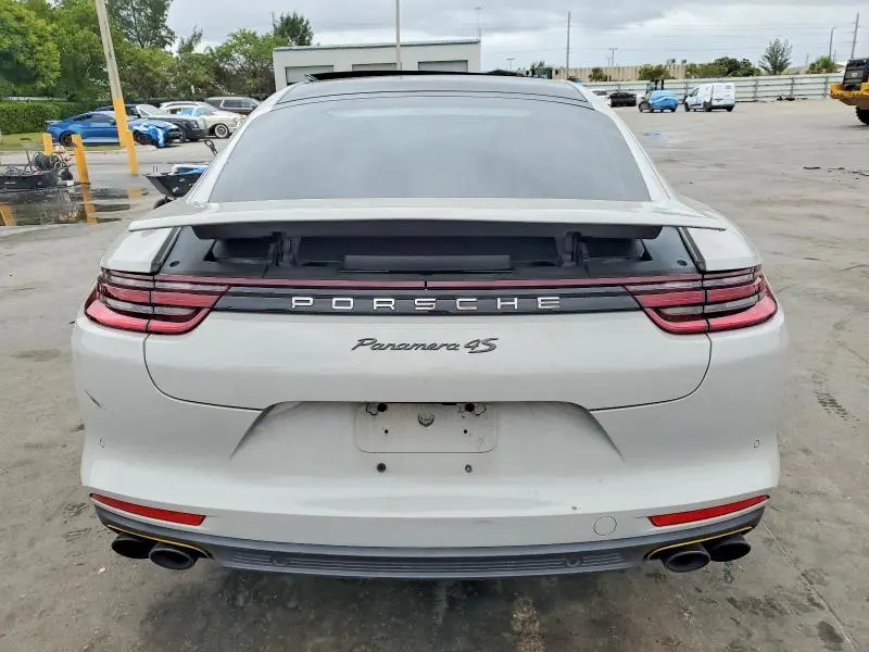 2018 PORSCHE PANAMERA 4S  