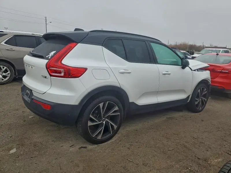2021 VOLVO XC40 T5 R-DESIGN  