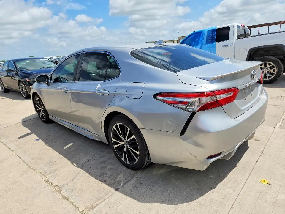 2018 TOYOTA CAMRY SE  