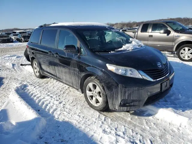 2015 TOYOTA SIENNA LE  