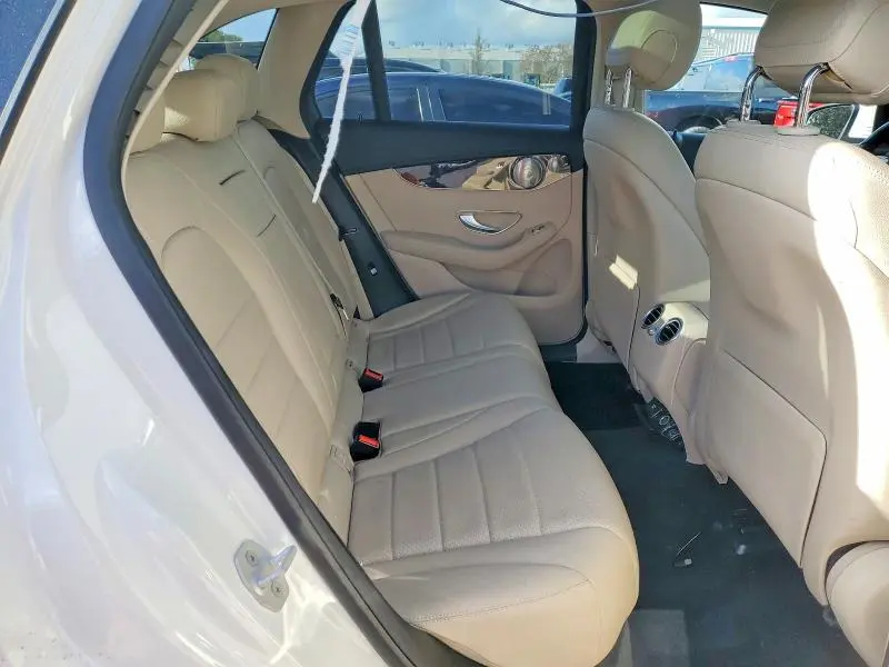 2016 MERCEDES-BENZ GLC 300  