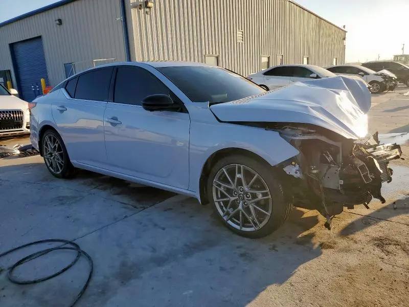 2024 NISSAN ALTIMA SR  