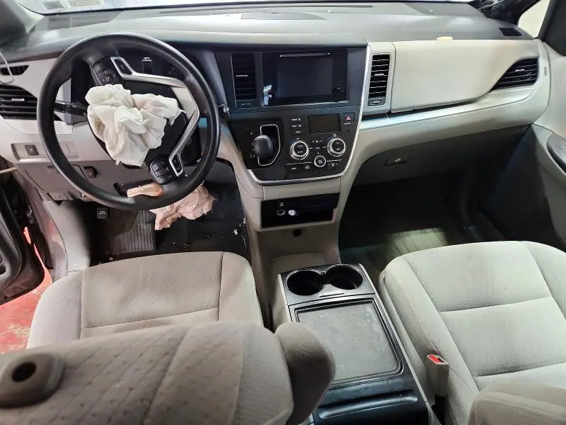 2015 TOYOTA SIENNA LE 8-PASSENGER  