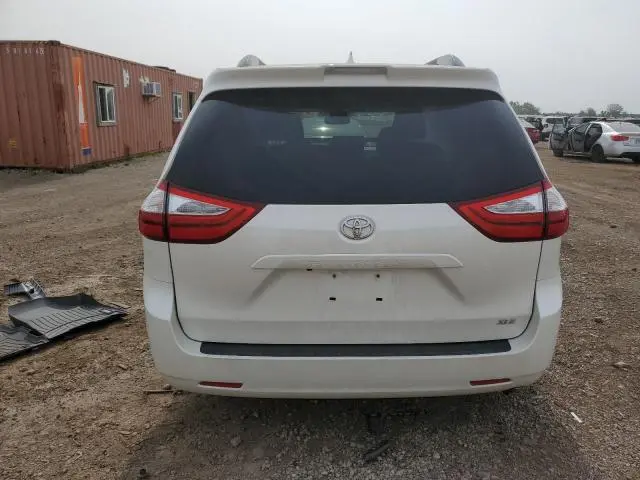 2018 TOYOTA SIENNA XLE  