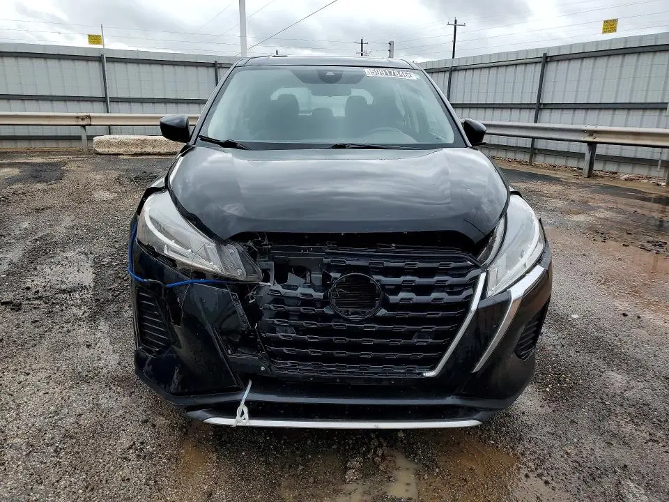 2021 NISSAN KICKS S  