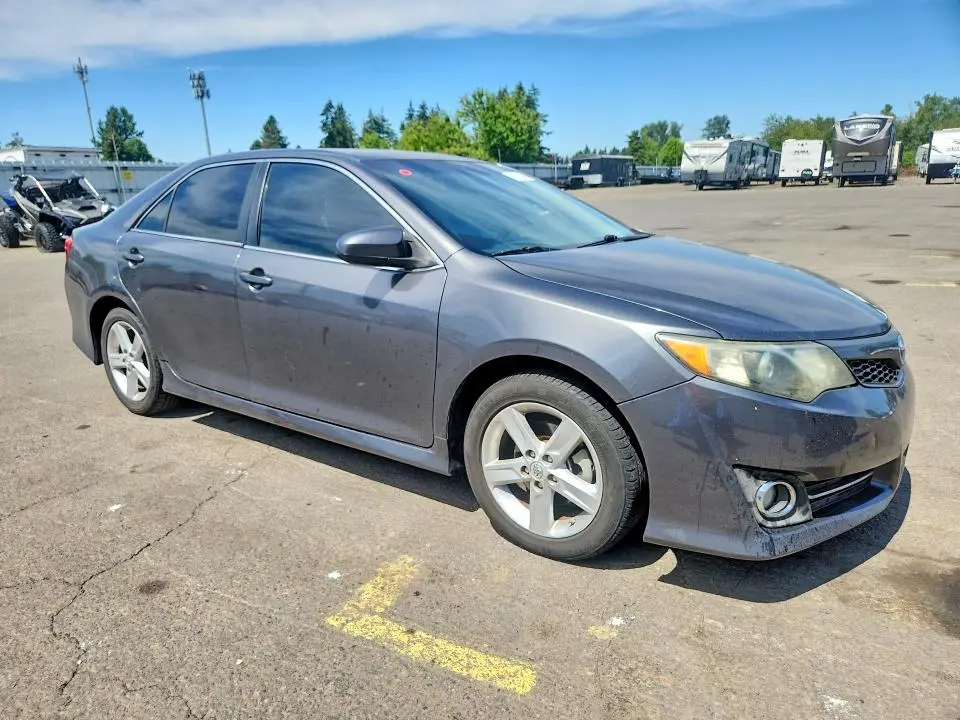 2014 TOYOTA CAMRY SE  