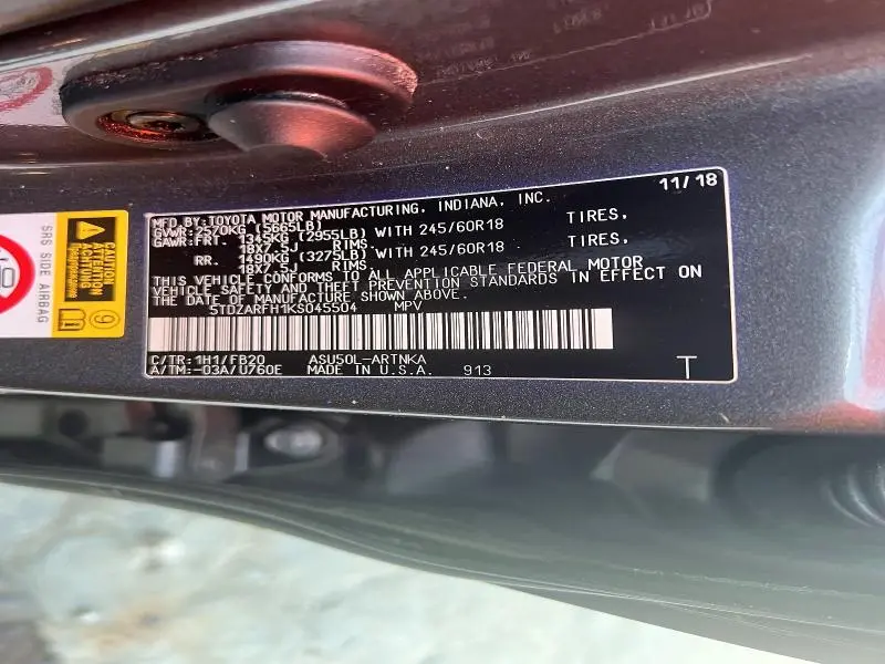 2019 TOYOTA HIGHLANDER LE  