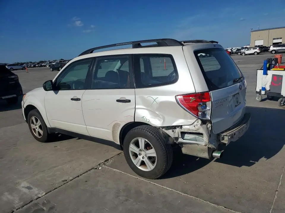 2010 SUBARU FORESTER XS  