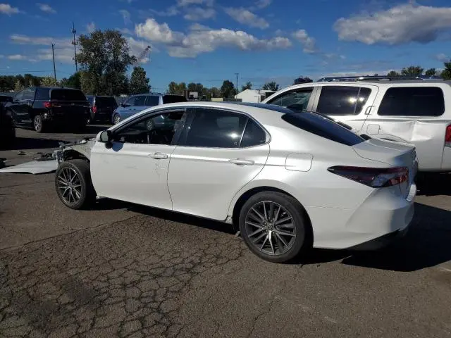 2021 TOYOTA CAMRY XLE  