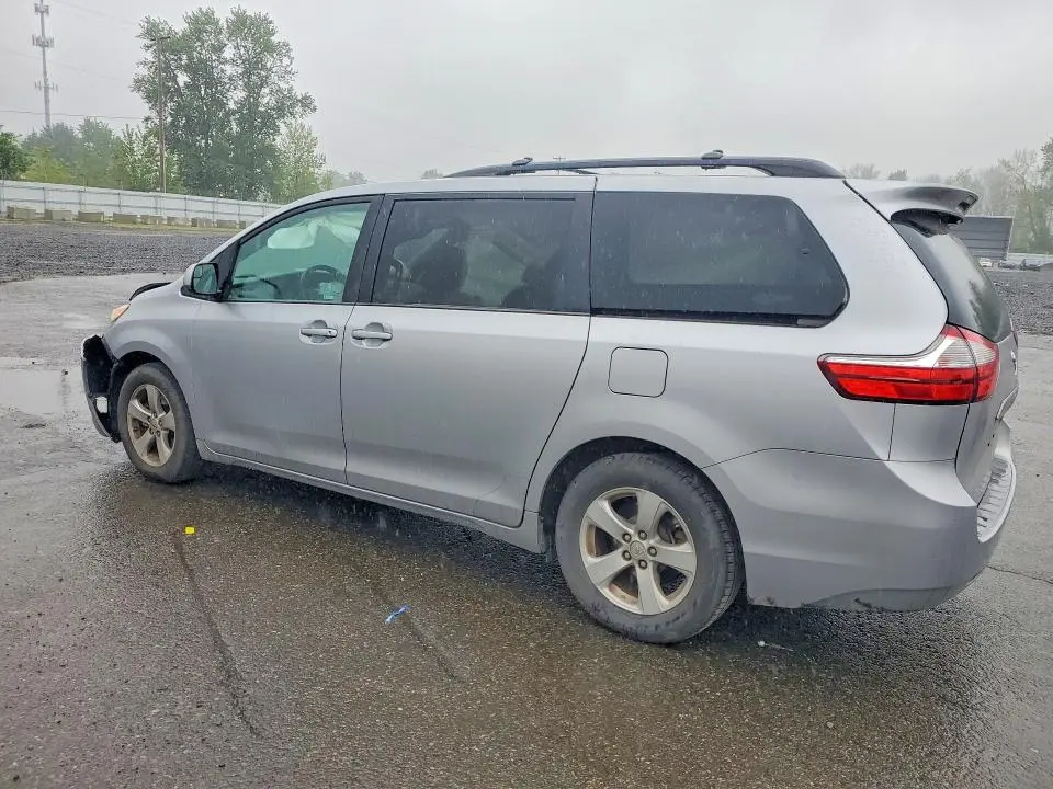 2015 TOYOTA SIENNA LE  