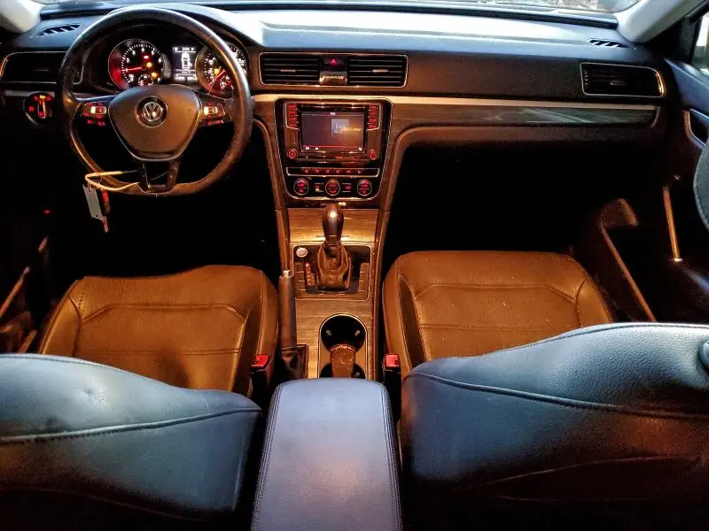 2018 VOLKSWAGEN PASSAT SE  