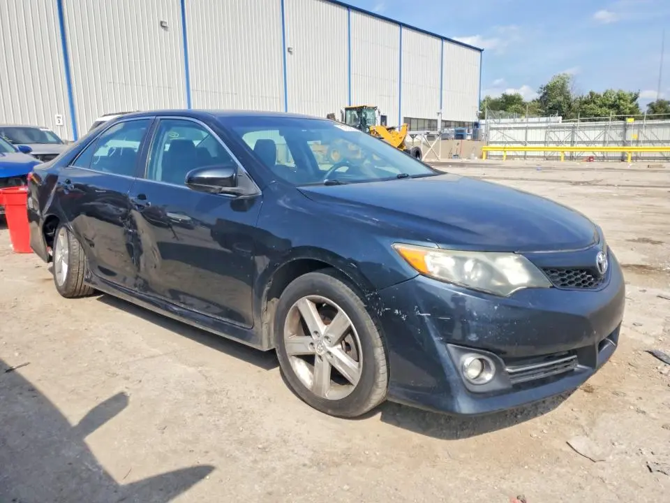 2014 TOYOTA CAMRY SE  