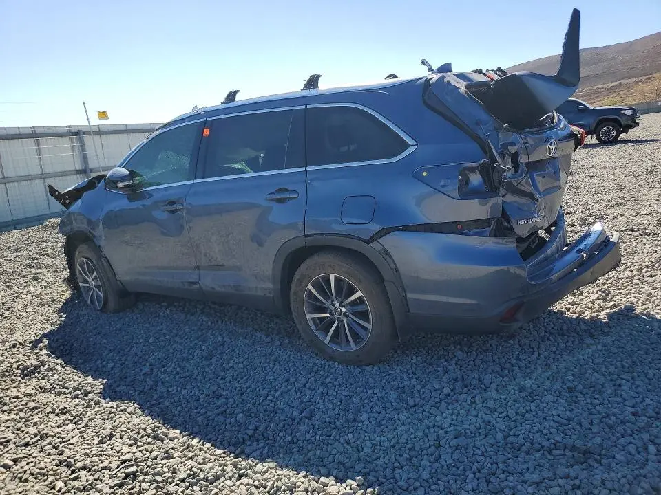 2019 TOYOTA HIGHLANDER XLE  