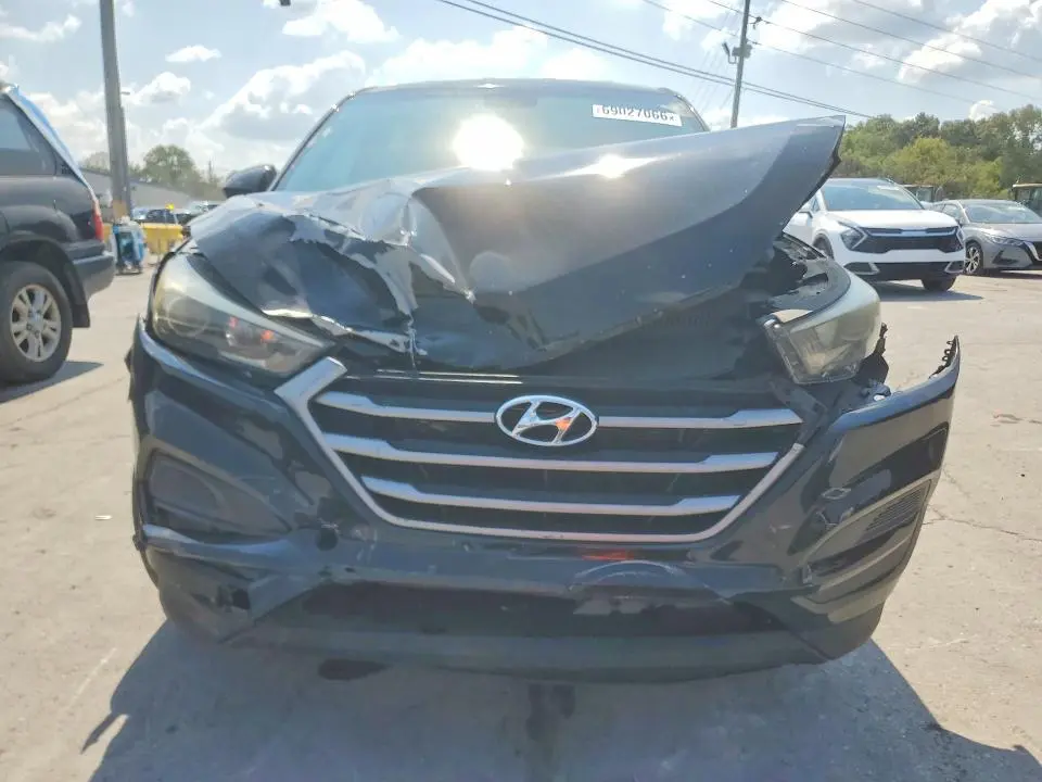 2017 HYUNDAI TUCSON SE  