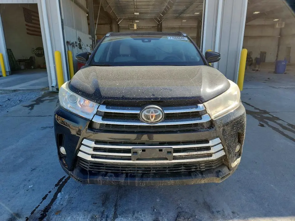 2017 TOYOTA HIGHLANDER XLE  