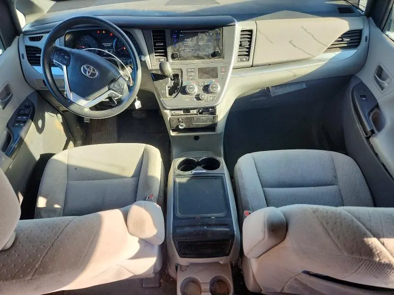2015 TOYOTA SIENNA LE  