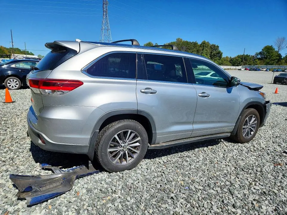 2017 TOYOTA HIGHLANDER XLE  
