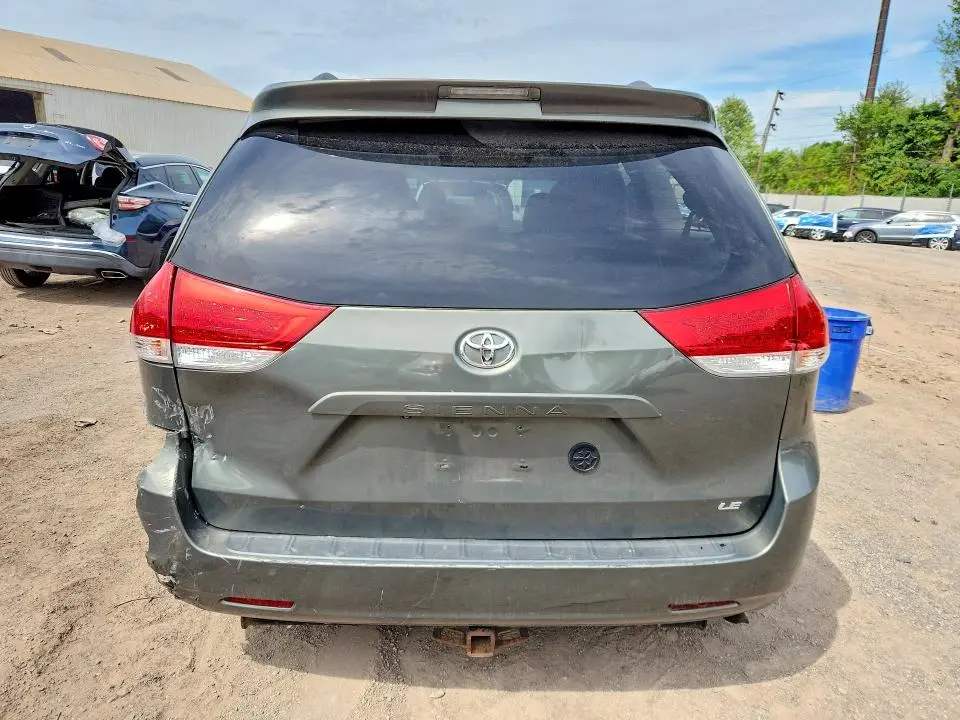 2011 TOYOTA SIENNA LE  