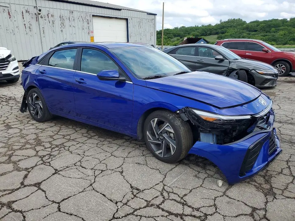 2025 HYUNDAI ELANTRA SEL  