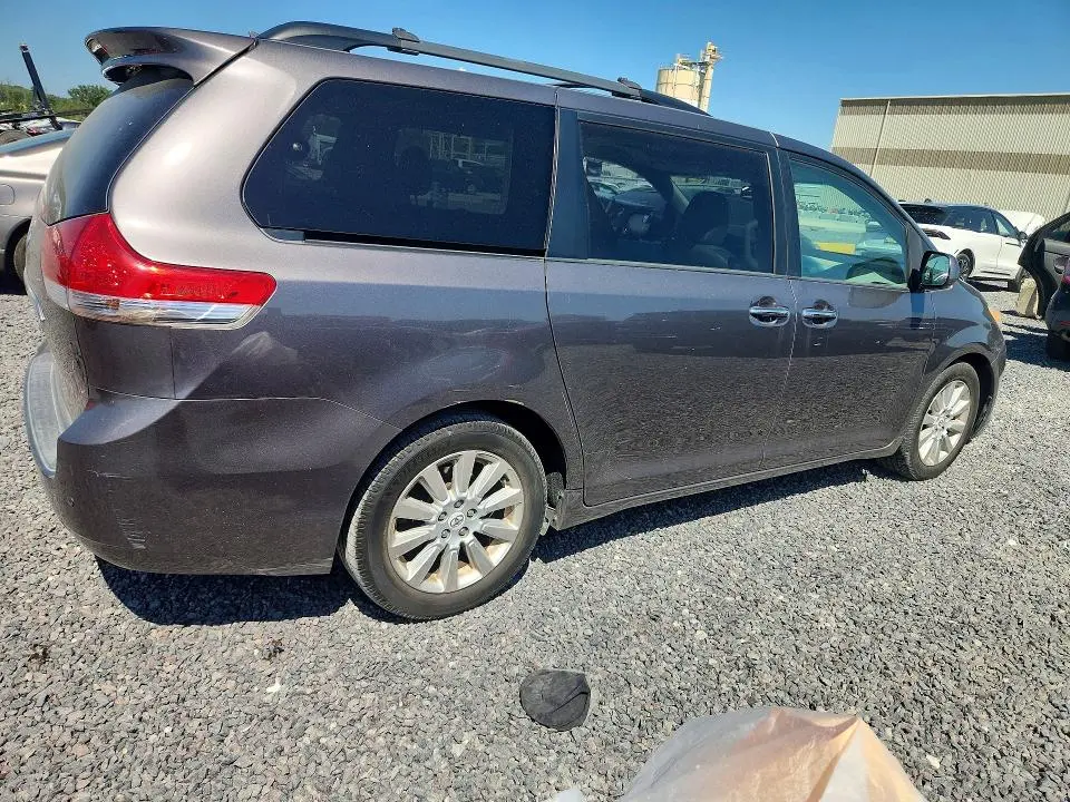 2011 TOYOTA SIENNA LIMITED 7-PASSENGER  