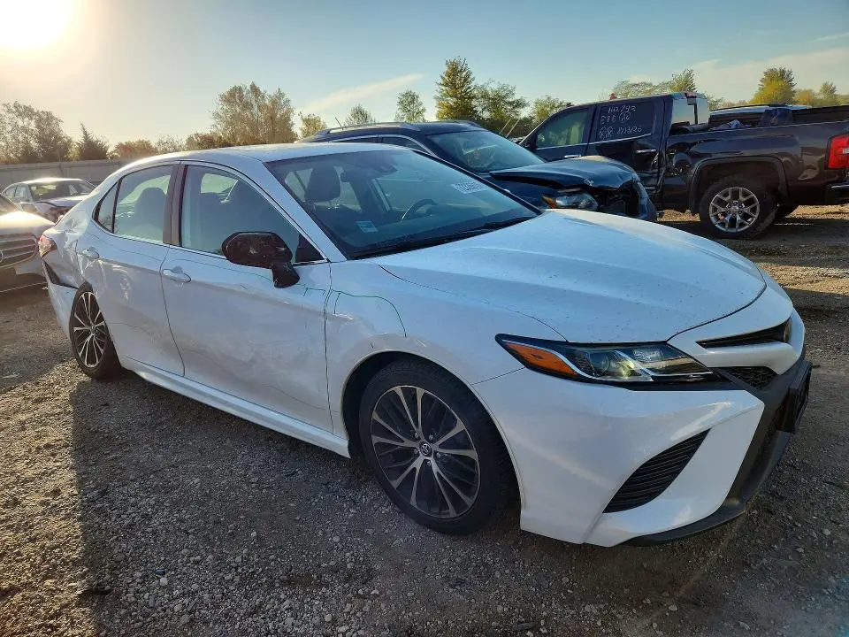 2019 TOYOTA CAMRY SE  