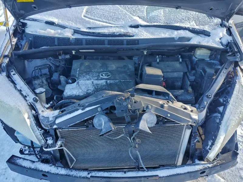 2013 TOYOTA SIENNA XLE  