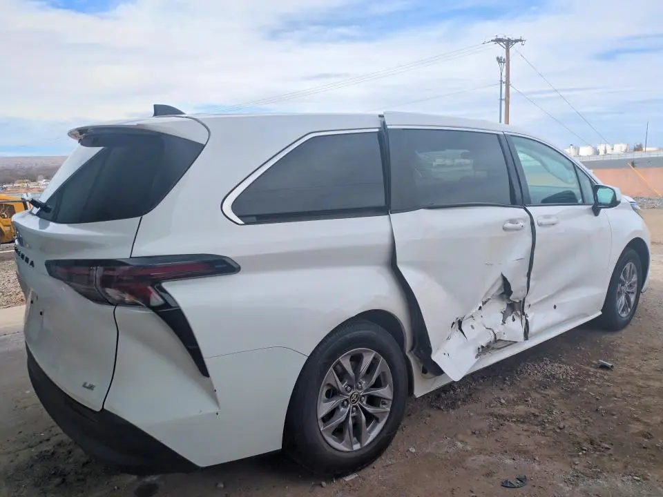2025 TOYOTA SIENNA LE  