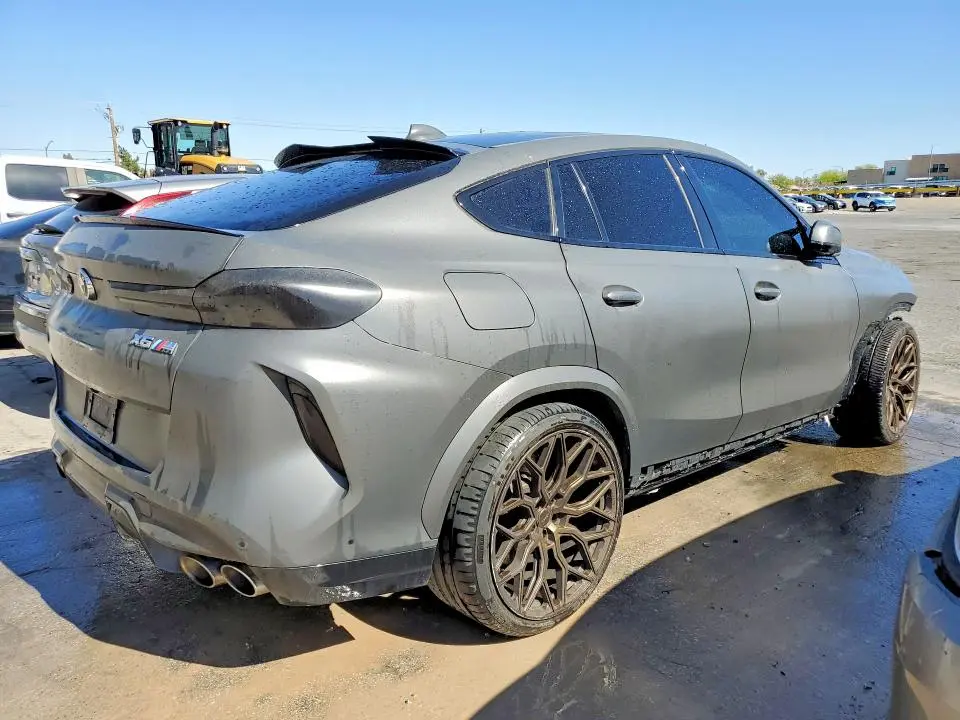 2022 BMW X6 M  