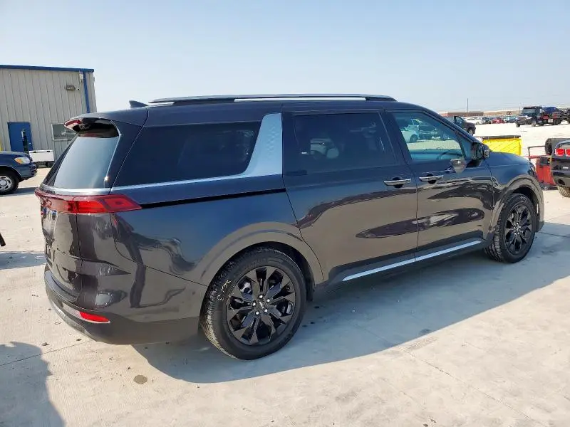 2023 KIA CARNIVAL SX  