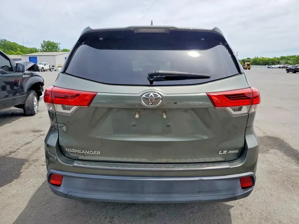 2017 TOYOTA HIGHLANDER LE PLUS  