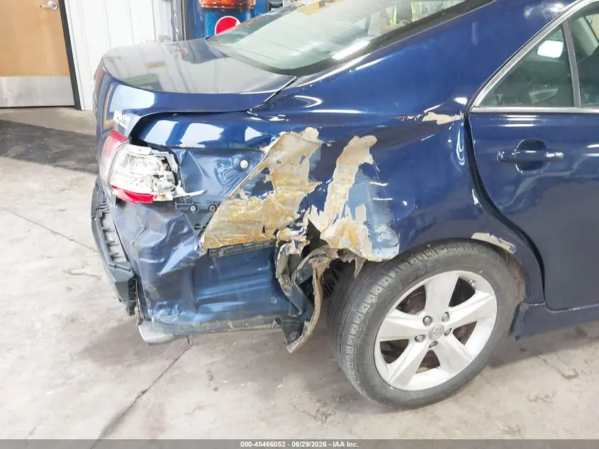 2011 TOYOTA CAMRY SE