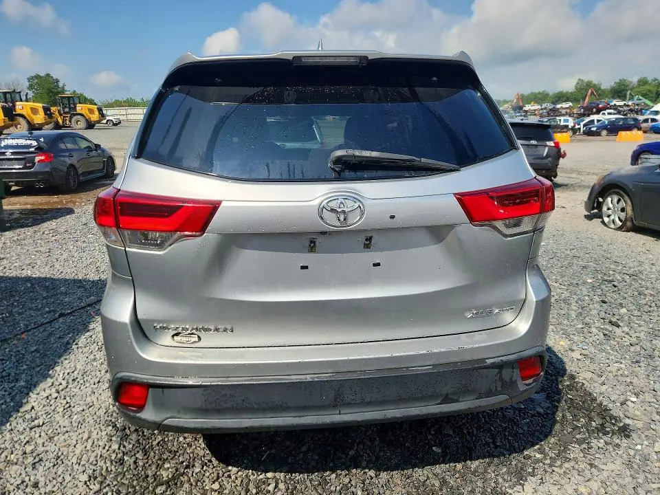 2018 TOYOTA HIGHLANDER XLE  