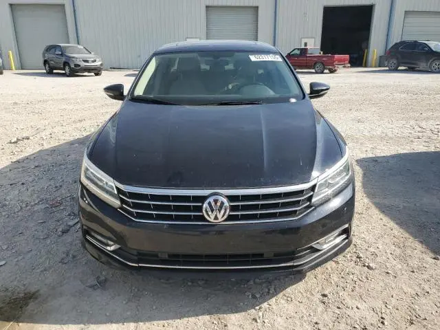 2017 VOLKSWAGEN PASSAT SE
