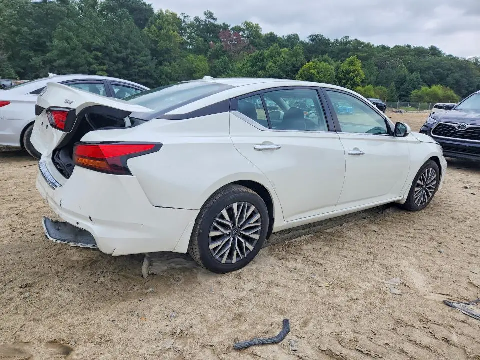 2023 NISSAN ALTIMA SV  