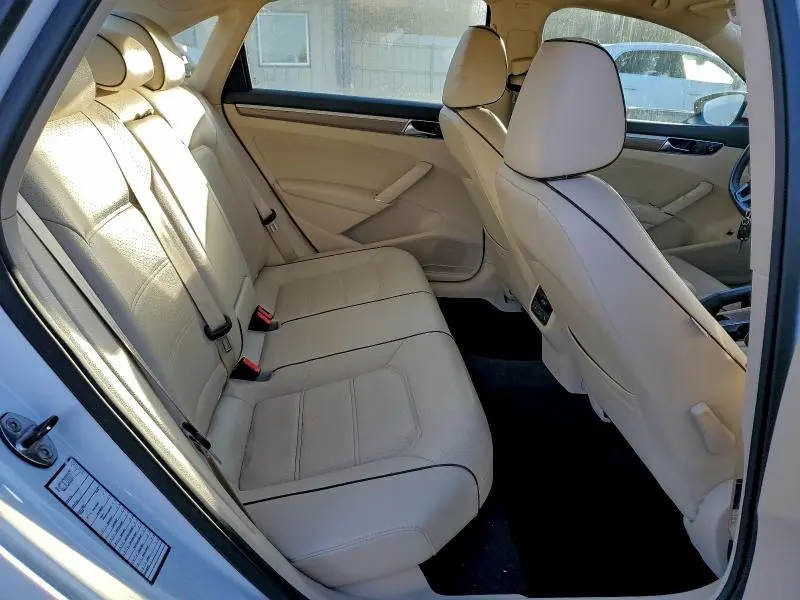 2017 VOLKSWAGEN PASSAT SE  