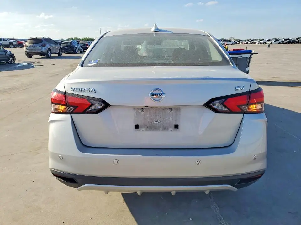 2021 NISSAN VERSA SV  