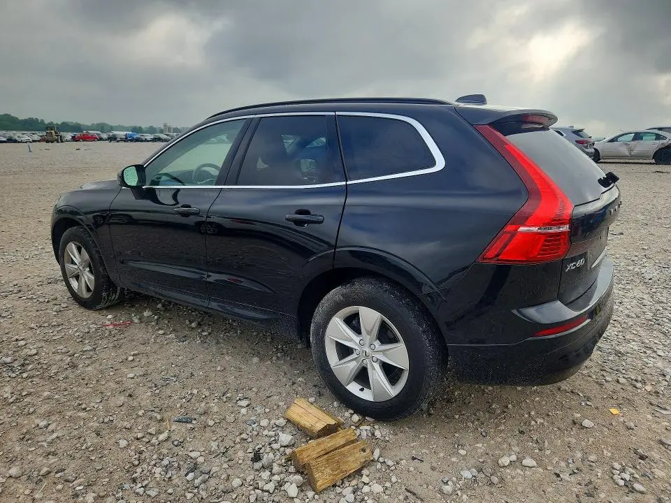 2022 VOLVO XC60 B5 MOMENTUM  