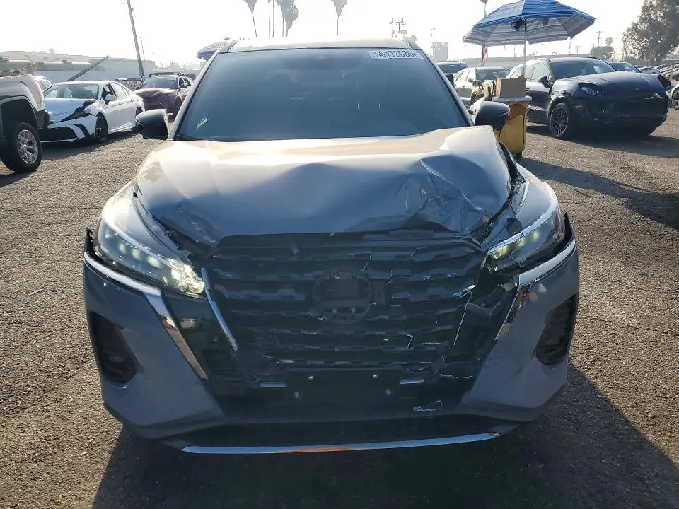 2024 NISSAN KICKS SR  