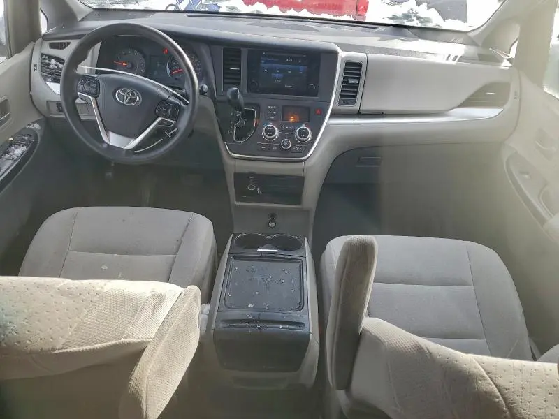 2017 TOYOTA SIENNA LE  