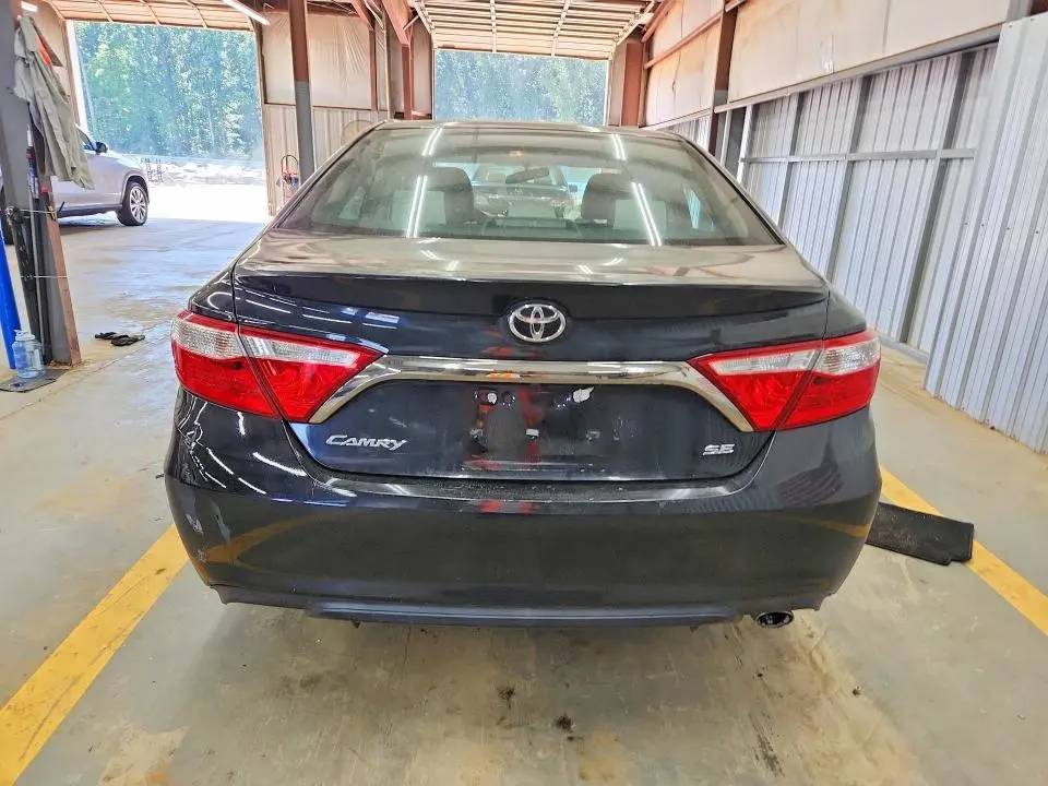 2015 TOYOTA CAMRY SE  