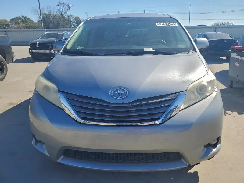 2011 TOYOTA SIENNA XLE  