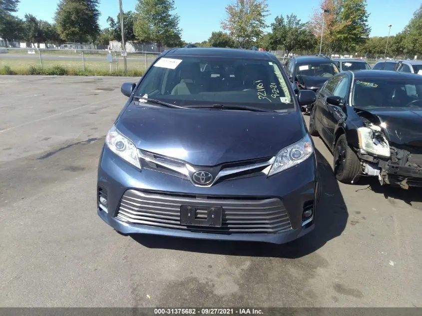 2019 TOYOTA SIENNA XLE