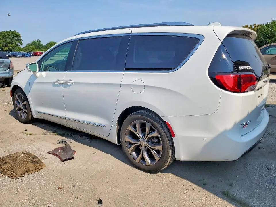 2017 CHRYSLER PACIFICA LIMITED  