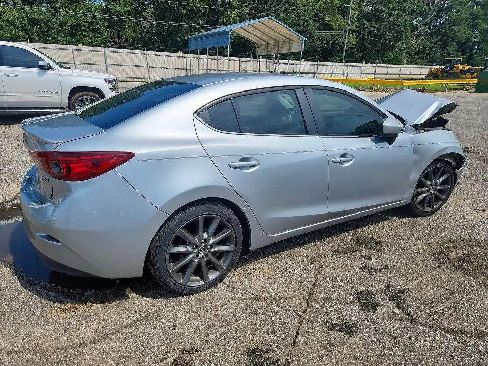 2018 MAZDA 3 TOURING  