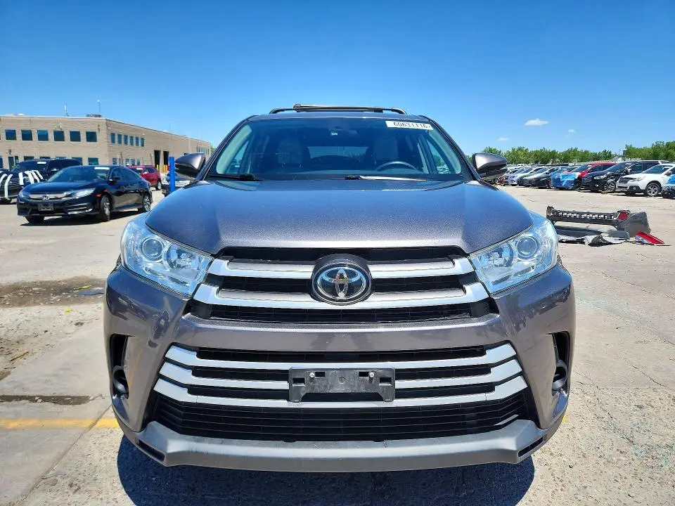 2019 TOYOTA HIGHLANDER LE  