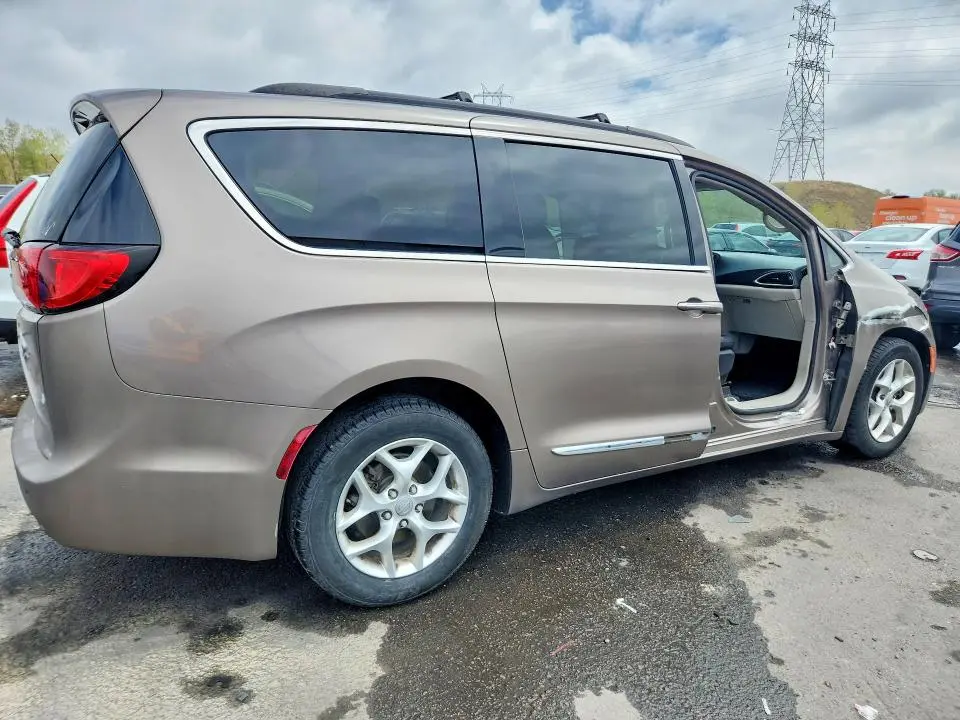 2017 CHRYSLER PACIFICA TOURING L  